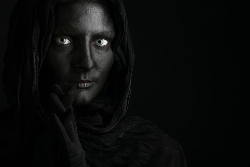 Black color in psychology - Mistial