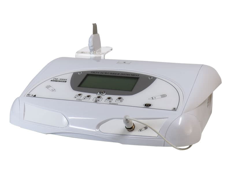 Nettoyage de la peau du matériel – une procédure avec une demande constante et un revenu stable pour une esthéticienne